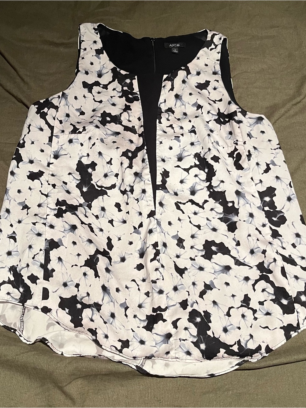 Apt. 9 Black and White Floral Sleeveless Camisole